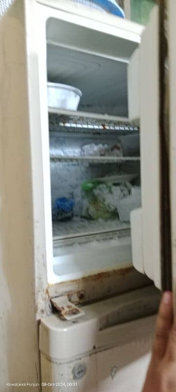 Dawlance refrigerator urgent for sall 03364749582 2