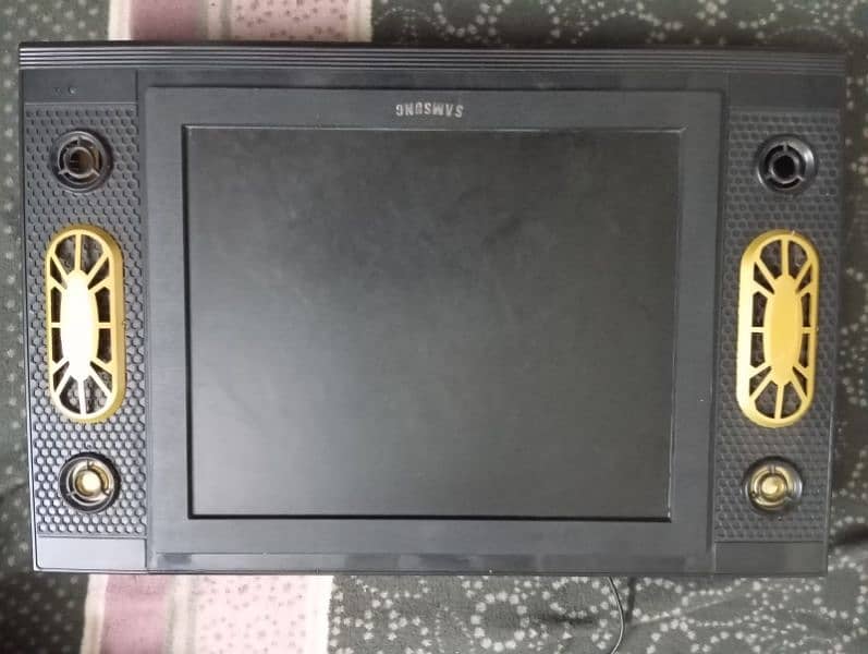 17" LED HDMI VGA USB port nd urgent sale hai 1