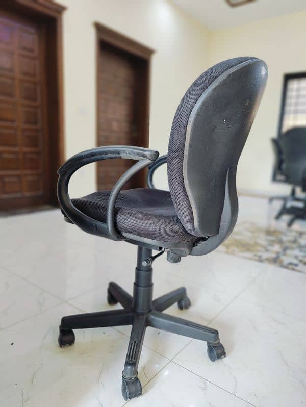 Good Condition Revolving Office Computer Chairs 3