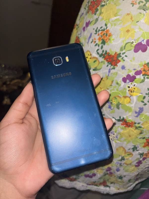 Samsung Galaxy C7 Pro 1