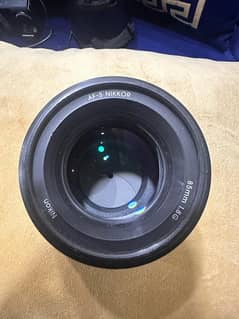 Nikon 85mm; 1.8mm single handed used