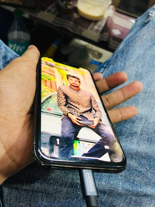 Iphone X         exchnge possible 2