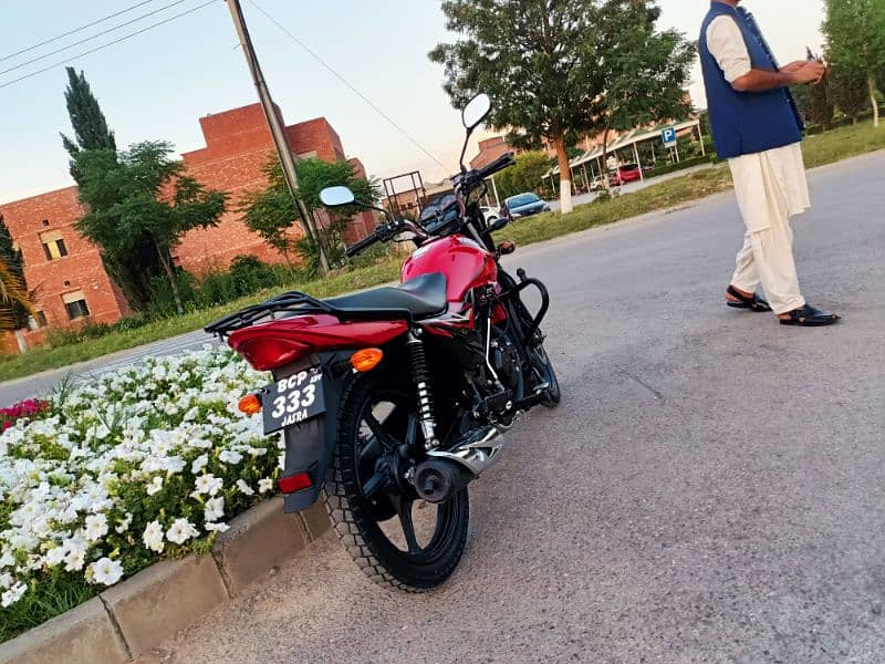 Suzuki GR 150 golden number 5