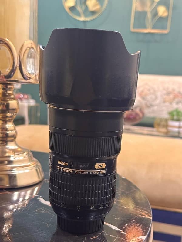 Nikon 24-70 2.8 G single handed used 1