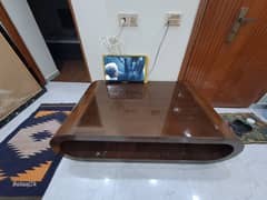 fully larg center table urgently sale