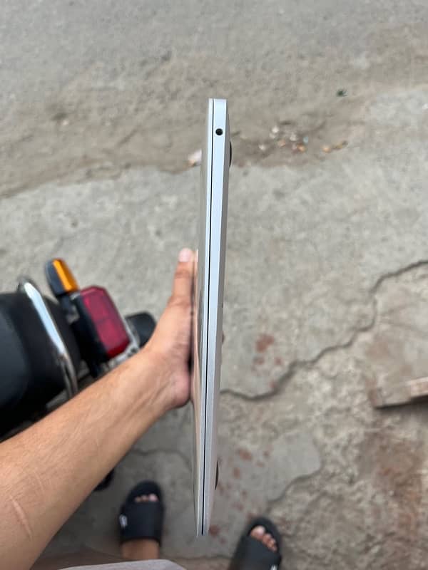 Macbook Air 2019 8/256gb 4