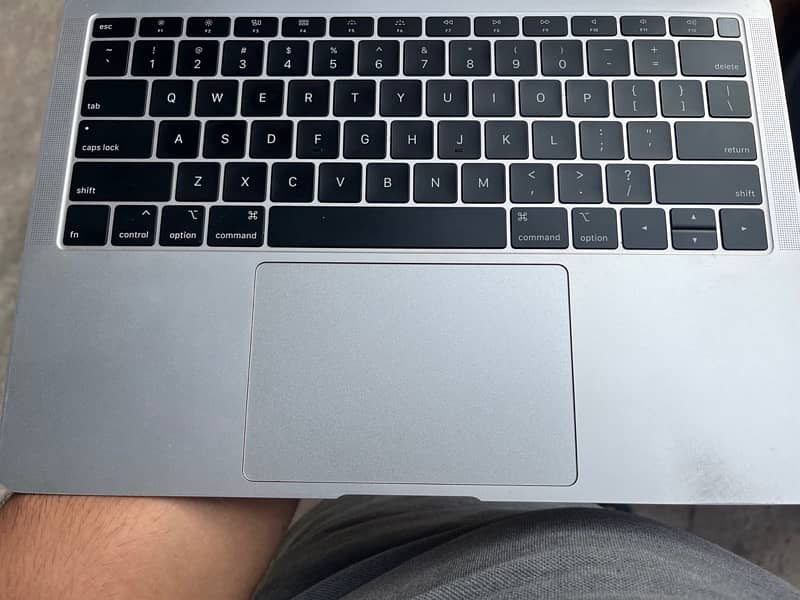 Macbook Air 2019 8/256gb 5