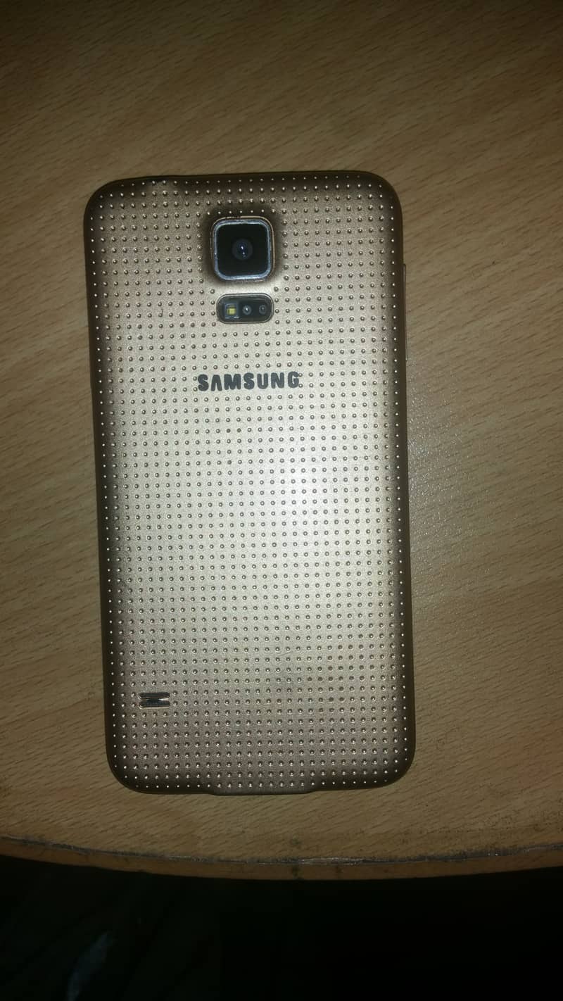 Samsung Galaxy S5 Dual 1