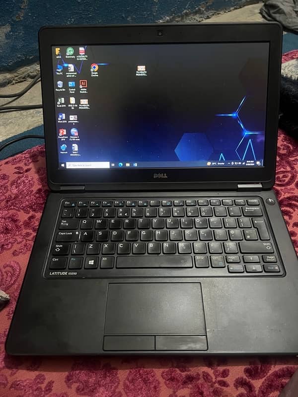 Dell latitude E5250 i3 5th gen 1