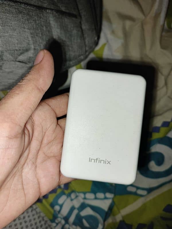 Infinix Magpower Wireless Charger+Portable Battery 1