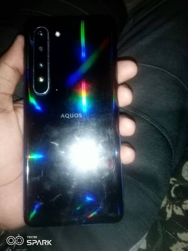 Aquos R5 4