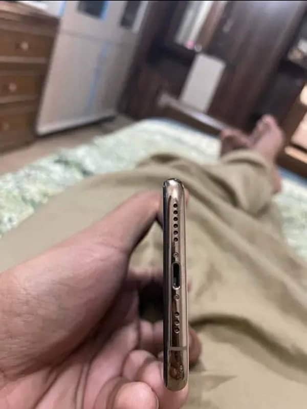 iPhone XS 3