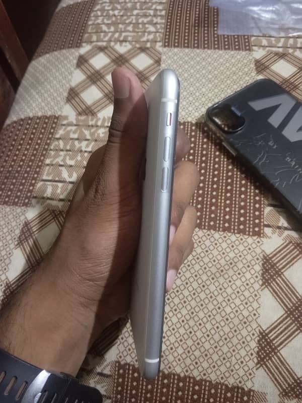 iPhone XR non pta factory unlock white colour True Tone okay 2