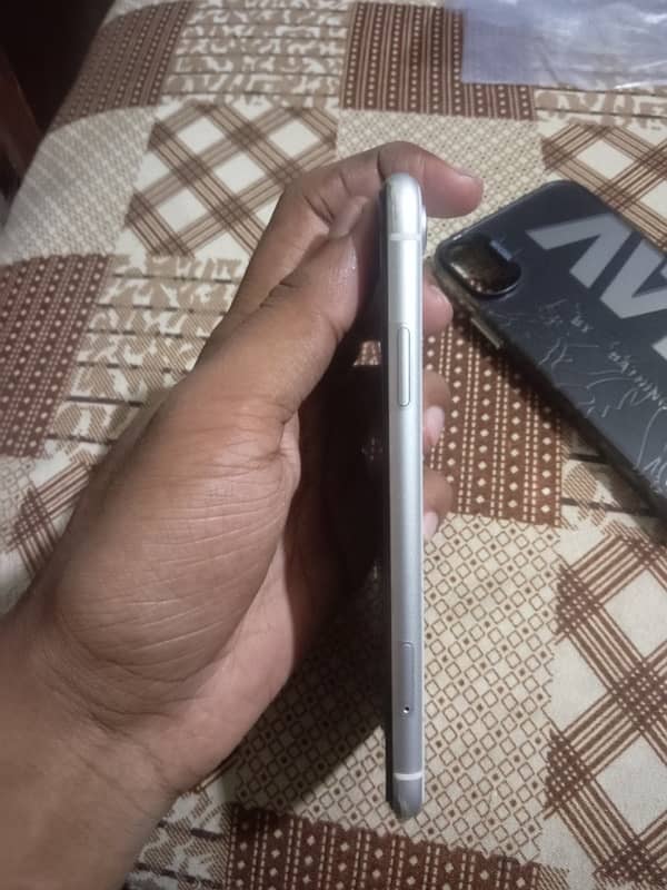 iPhone XR non pta factory unlock white colour True Tone okay 9