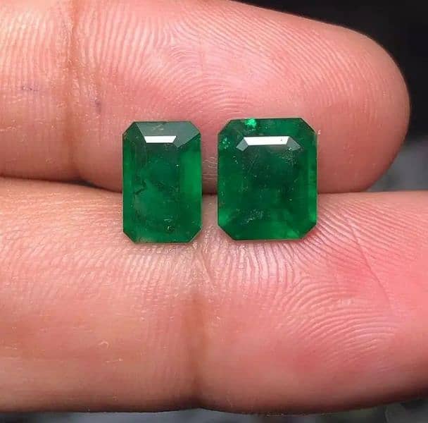 Beautiful natural emerald pieces available for sale 0