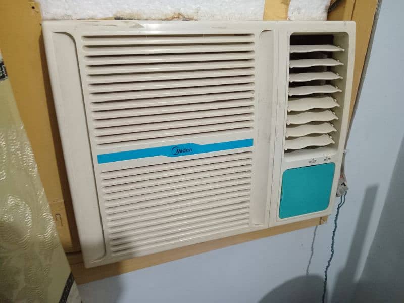 Selling 2 Window Ac in good Condition 1