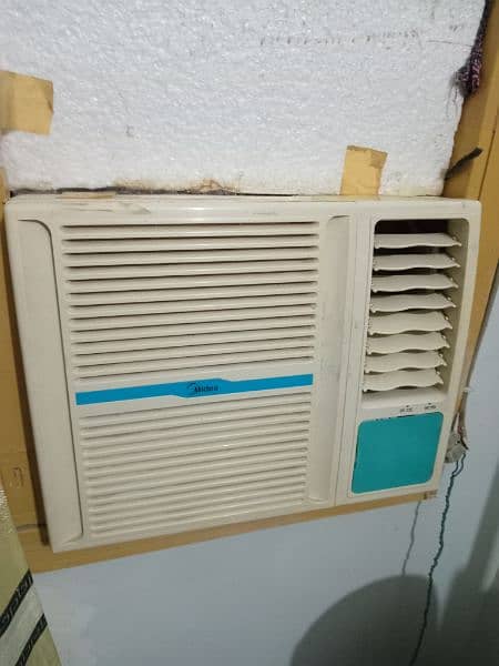 Selling 2 Window Ac in good Condition 2