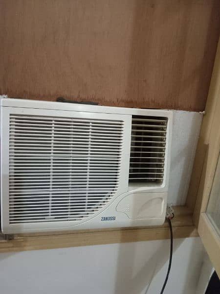 Selling 2 Window Ac in good Condition 4