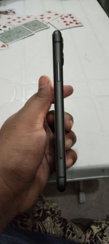 Iphone 11 10/10 condition Battery health 100 3