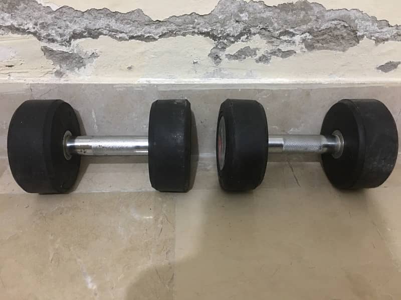 Pair of 5 kg dumbells. 0