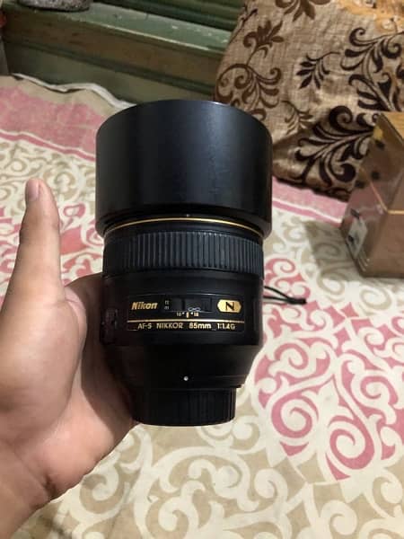 Nikon85mm1.4g All Ok One hand used Sharp lens 1