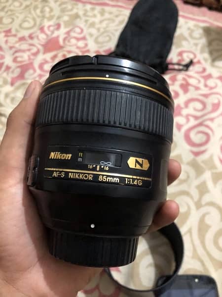 Nikon85mm1.4g All Ok One hand used Sharp lens 2