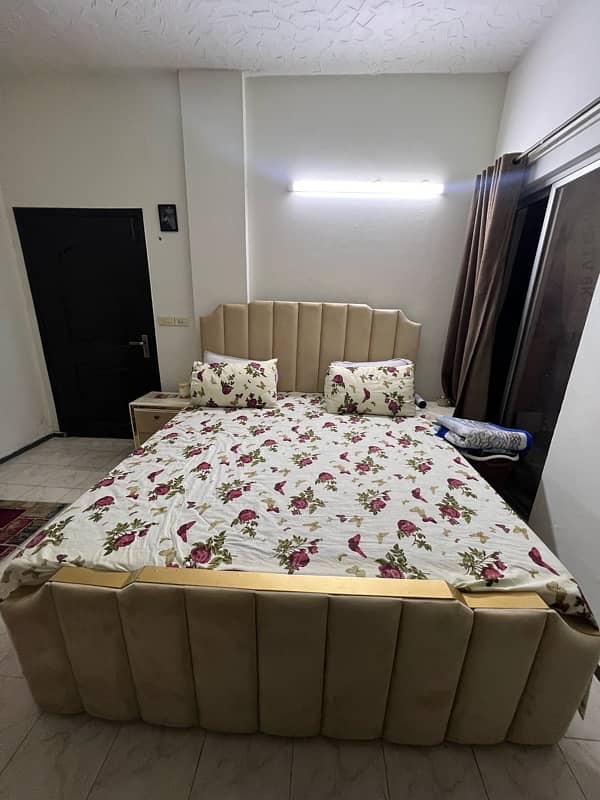 A Bed Set with Chairs Set 0