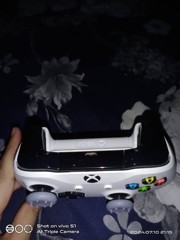 a xbox one s with controler and 14game 12