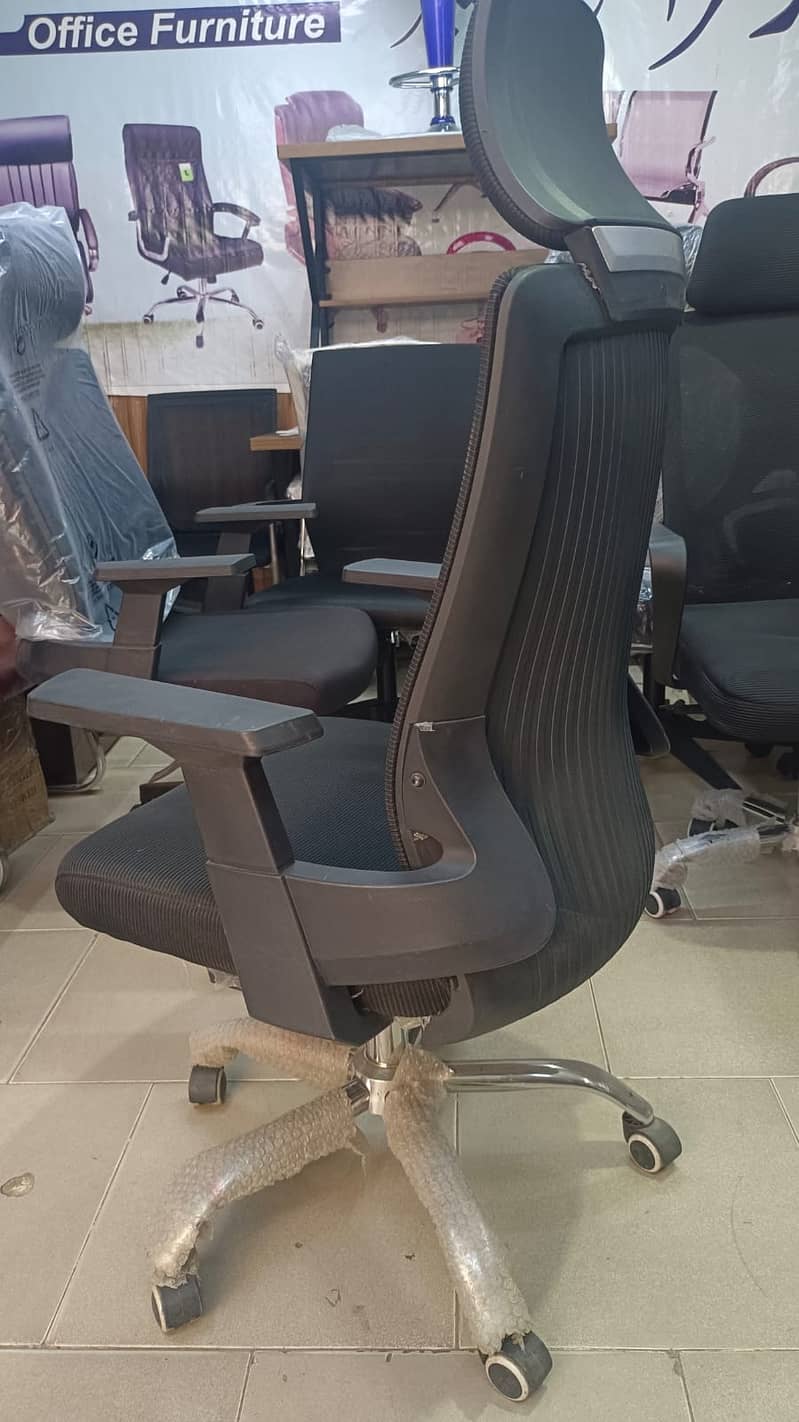 Gaming and Office chairs in whole sell rates quantity available 9