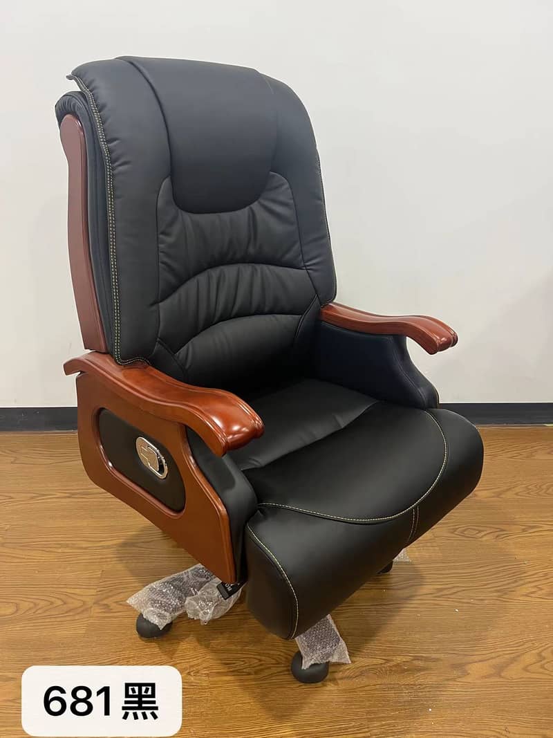 Gaming and Office chairs in whole sell rates quantity available 17