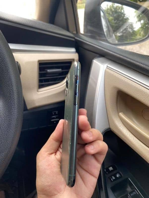 iPhone 11 pro 256gb back crack non pta only phone urgent sale 2