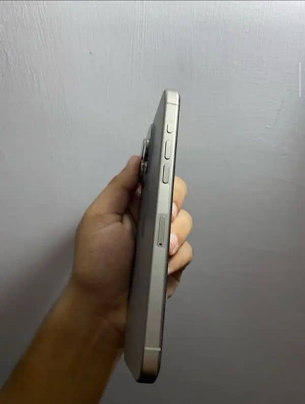 iPhone 15 Pro Max HK Duel Physical SIM Titanium Colour 4