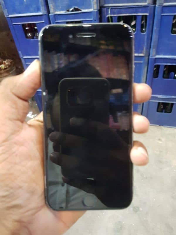 iphone 8 pta approved 10/8 back camera issue h 6