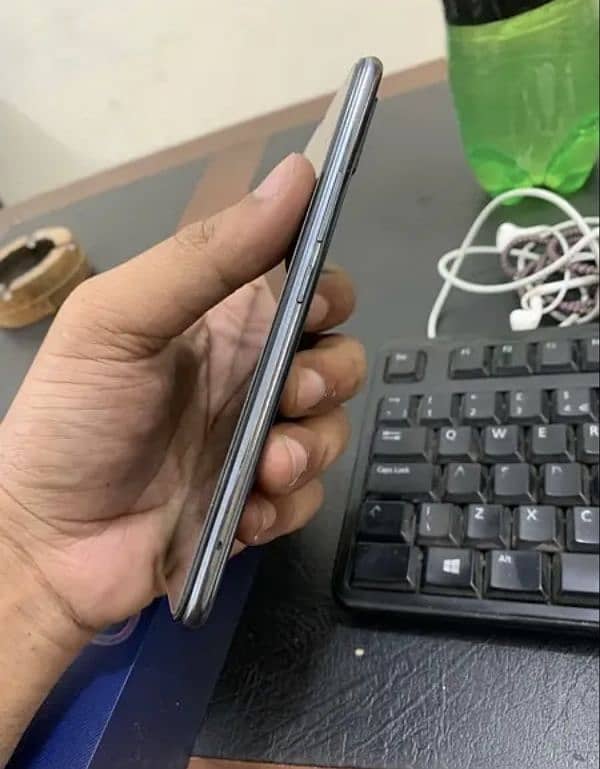 v20 for sale exchange possible ( back camera pic blur bnata) 1