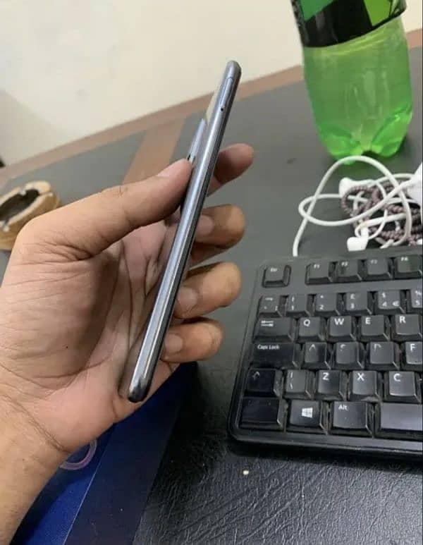 v20 for sale exchange possible ( back camera pic blur bnata) 5