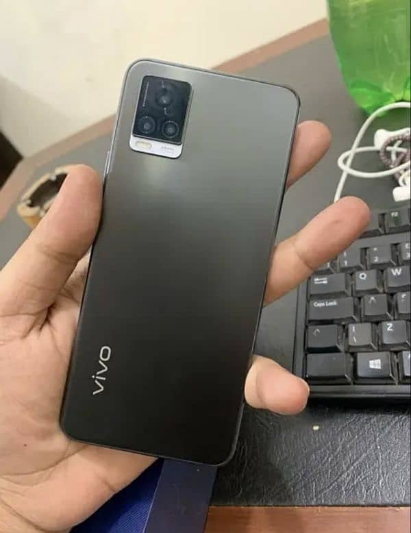 v20 for sale exchange possible ( back camera pic blur bnata) 6