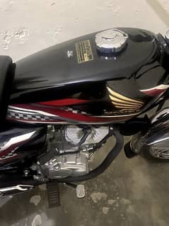 Honda 125 2024 model black colour all ok only 303 km driven