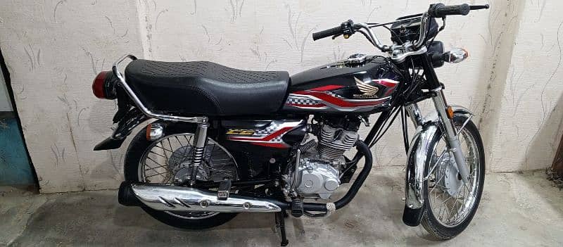 Honda CG 125 model 2024 First owner Karachi num 1