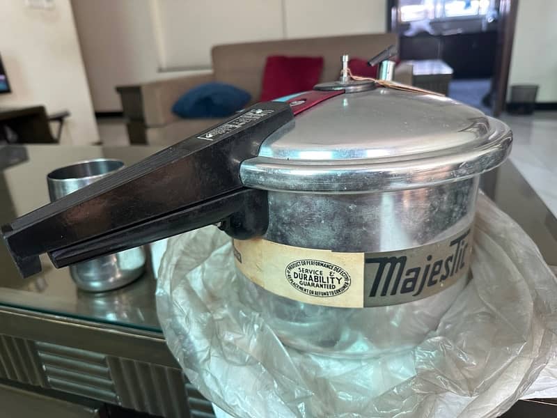 Majestic Pressure Cooker 0