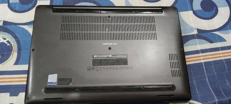 Dell latitude 7400 in good condition. 2