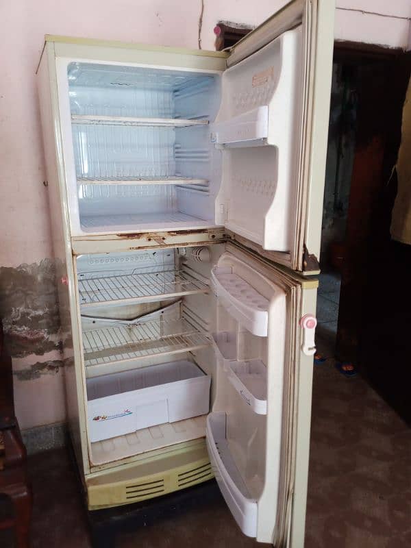 PEL Fridge (Refrigerator) Medium size with Jumbo Freezer 7