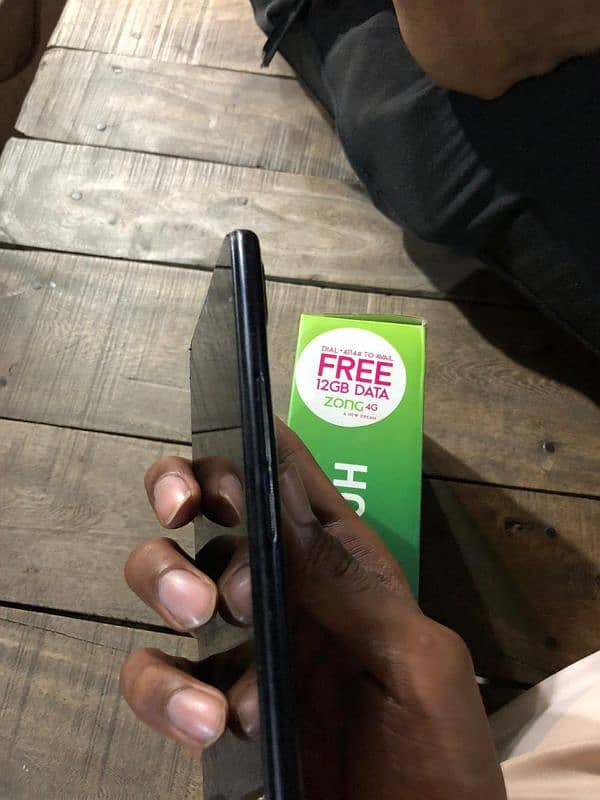 Infinix hot 10i 128gb with box All ok. . 03167908375 1