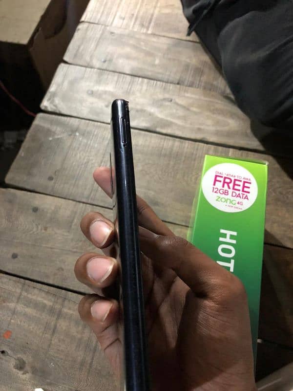 Infinix hot 10i 128gb with box All ok. . 03167908375 3