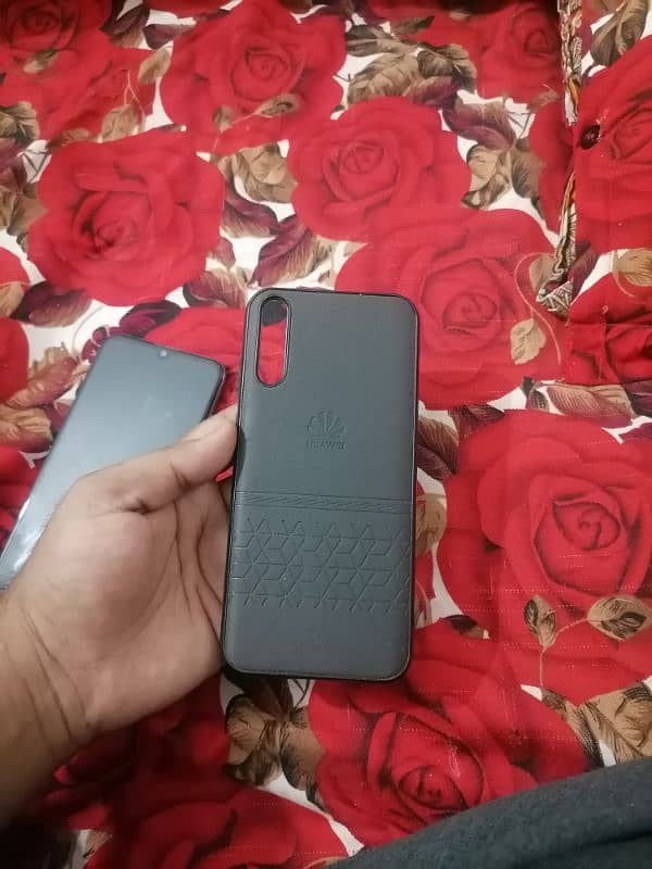 Huawei y8p (6/128) Gaming Mobile 4