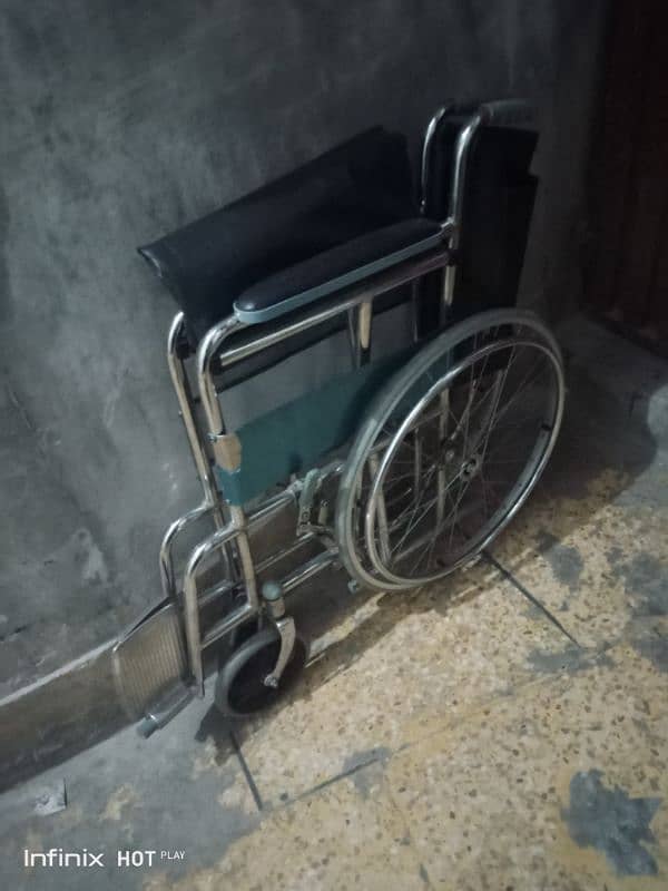 folding wheel chair  (0 3 2 2 6 6 6 7 7 7 9 ) 0