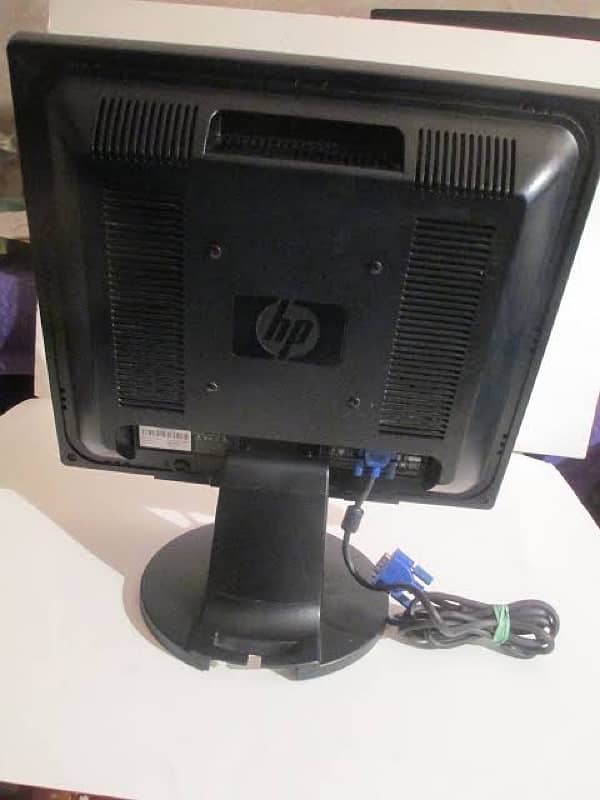 HP L1706 17” LCD Monitor - Dusty but Functional 2