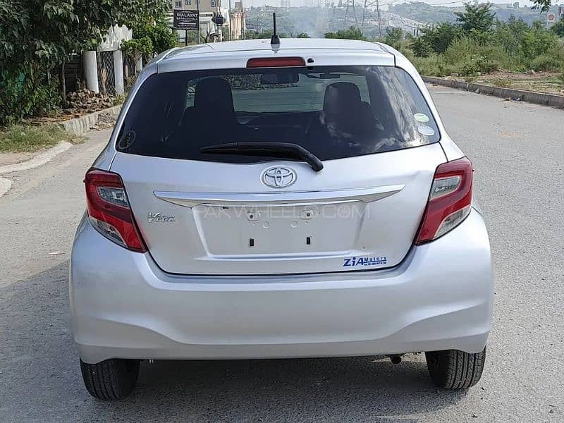 Toyota Vitz 2014 3