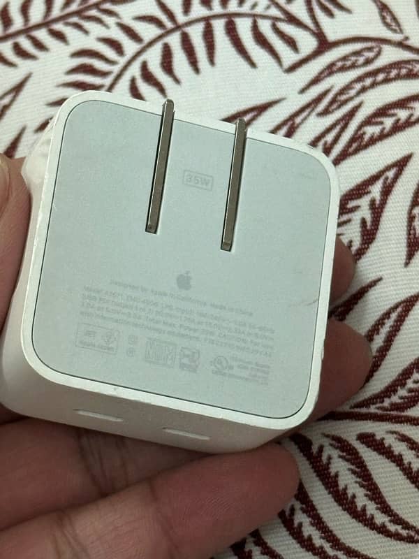 apple iphone charger 35W dual port 1