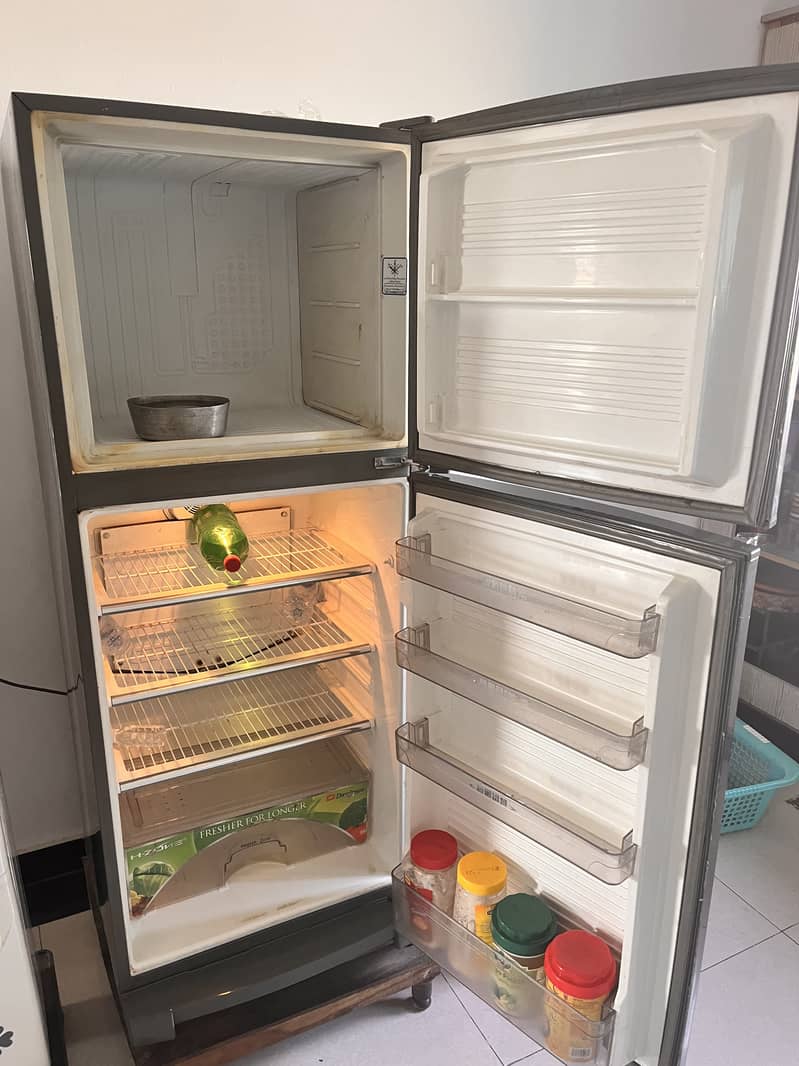 Dawlance Two door fridge 3