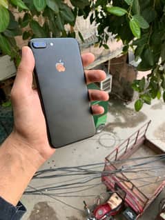 I phone 7 plus 128gb + box non pta factory unlock exchange possible